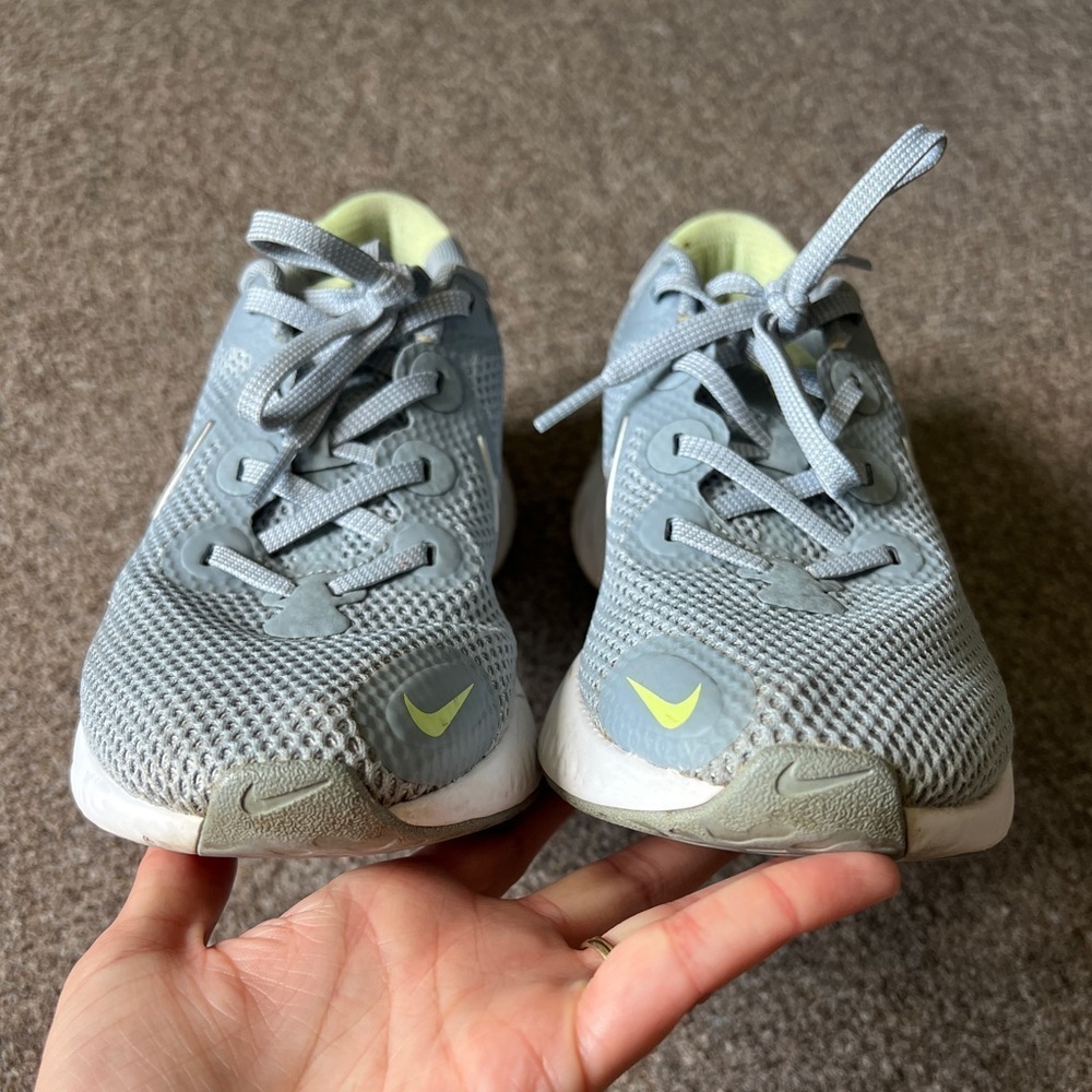 Nike Renew Athletic Sneakers Womens 8.5 Running Jogging Workout Grey Gym Shoes - Picture 3 of 10